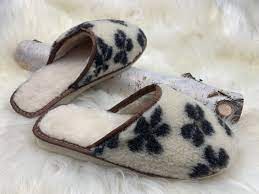Wool slippers: How to Wash Wool Slippers: Keeping Your Cozy Footwear Fresh